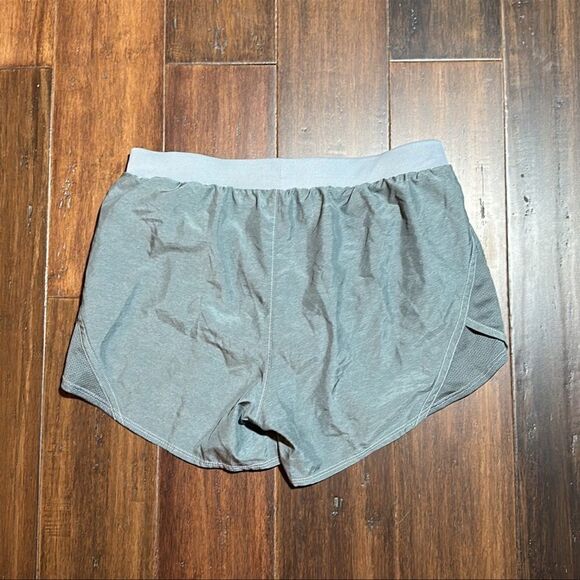 Under Armour Ladies Shorts - Picture 2 of 4